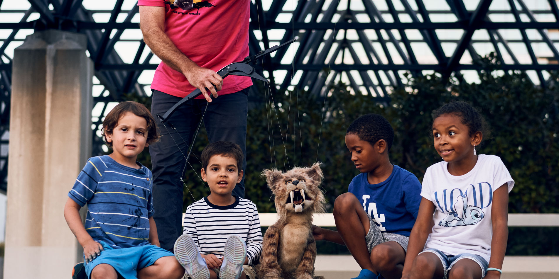 childern with a puppeteer